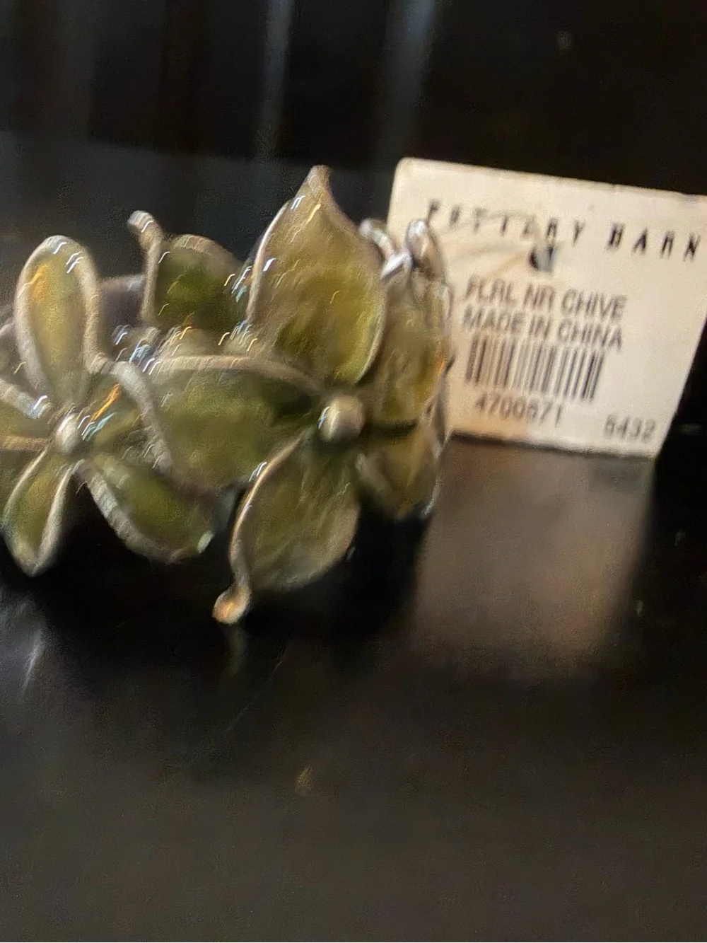 New Pottery Barn Enamel Flower Napkin Rings Floral Silvertone Green (7 Total)
